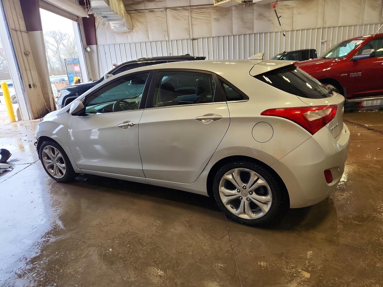 Hyundai ELANTRA Base
