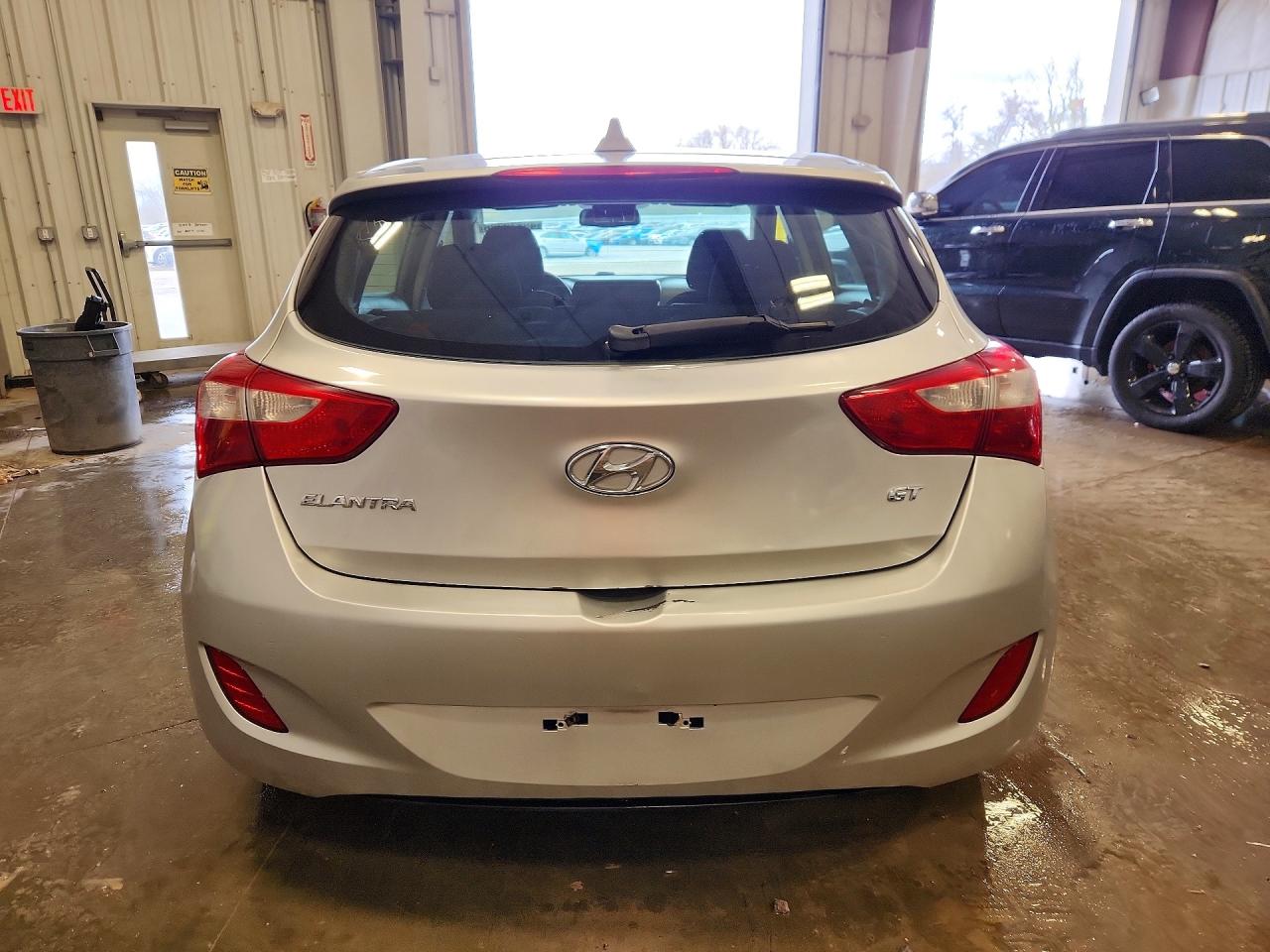 Hyundai ELANTRA Base