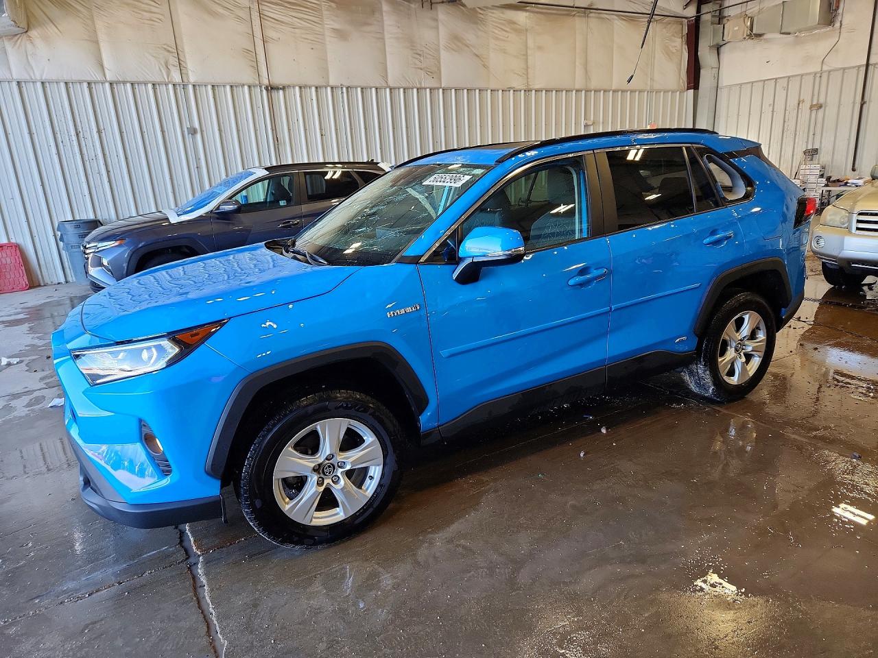 Salvage Toyota RAV4 Image