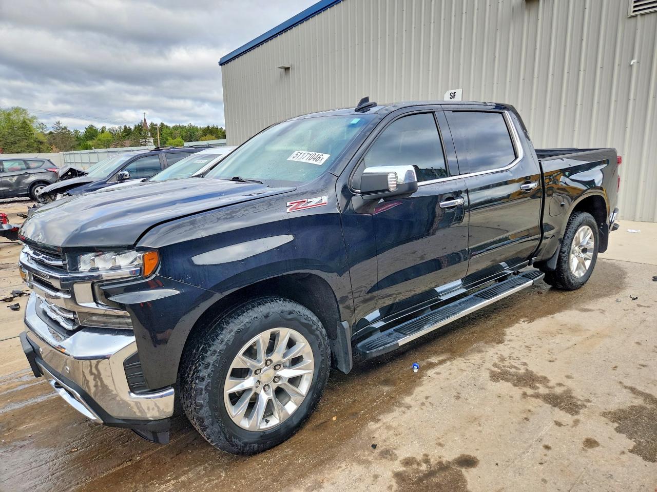 Salvage Chevrolet Silverado Image
