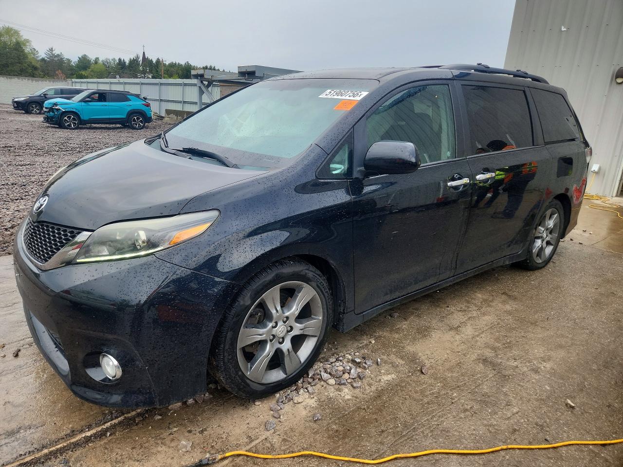 Salvage Toyota Sienna Image