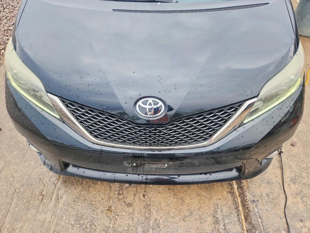Toyota Sienna Sport