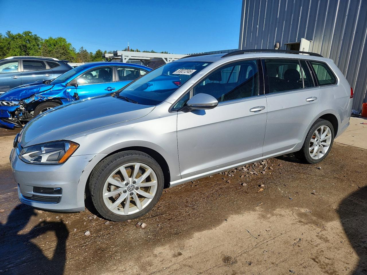 Salvage Volkswagen Golf Image