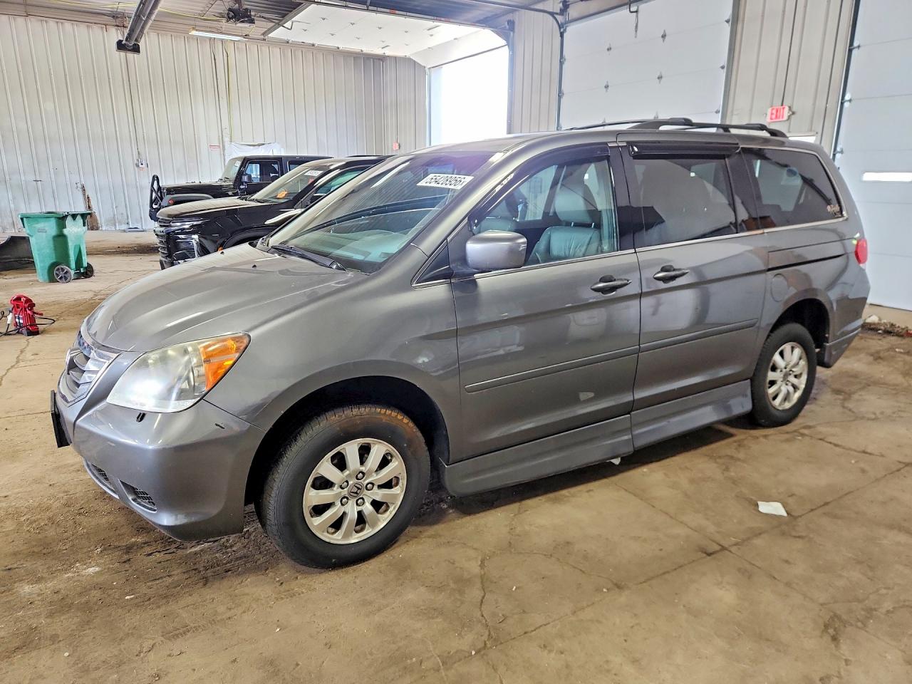 Salvage Honda Odyssey Image