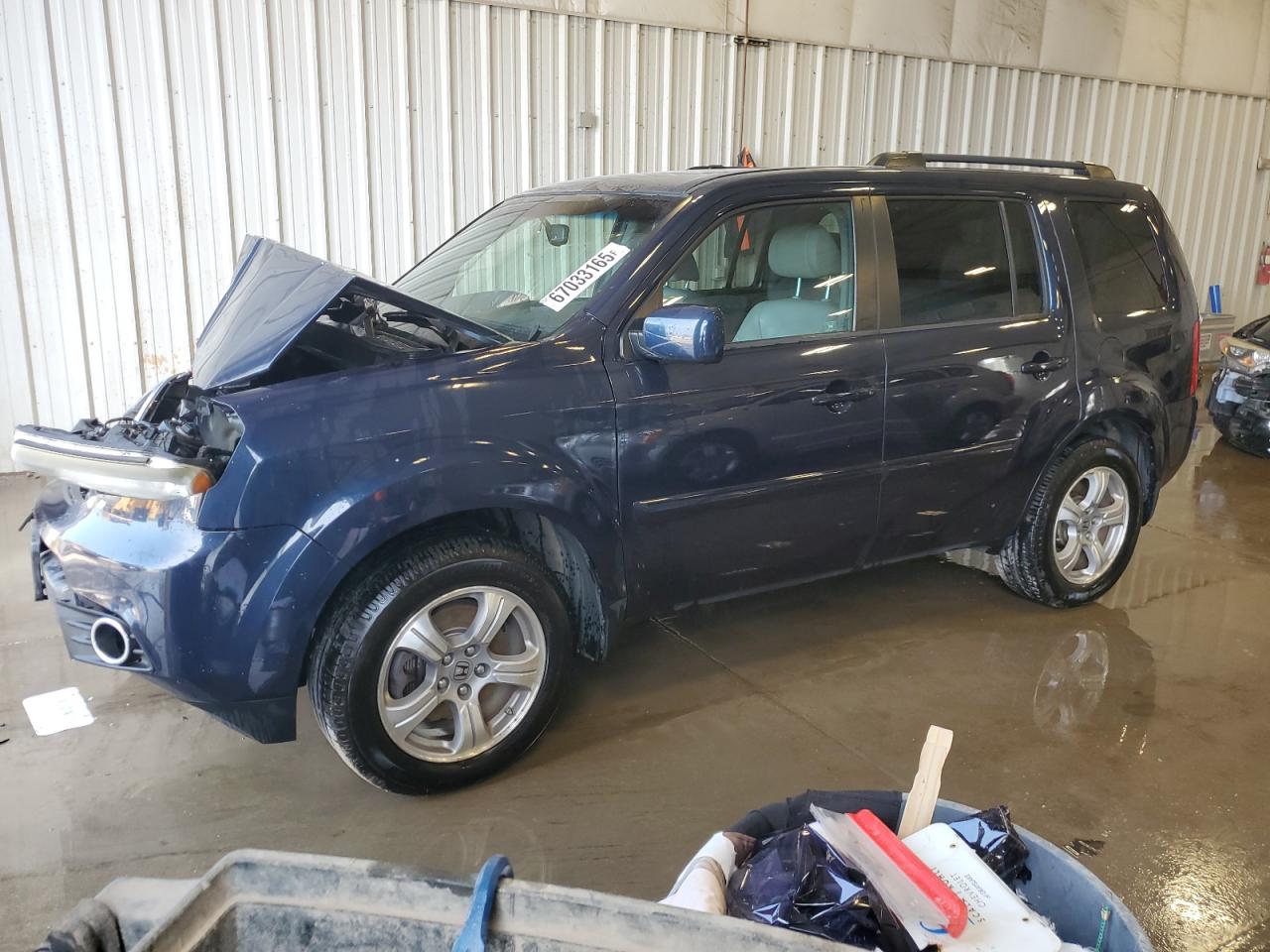 Salvage Honda Pilot Image