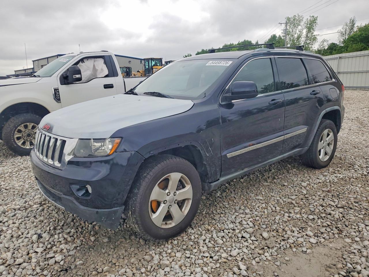 Salvage Jeep Cherokee Image