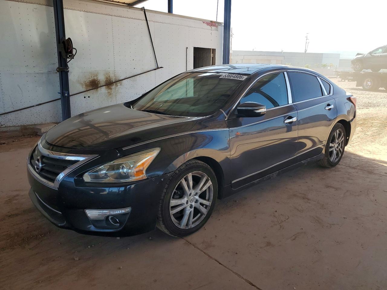 Salvage Nissan Altima Image