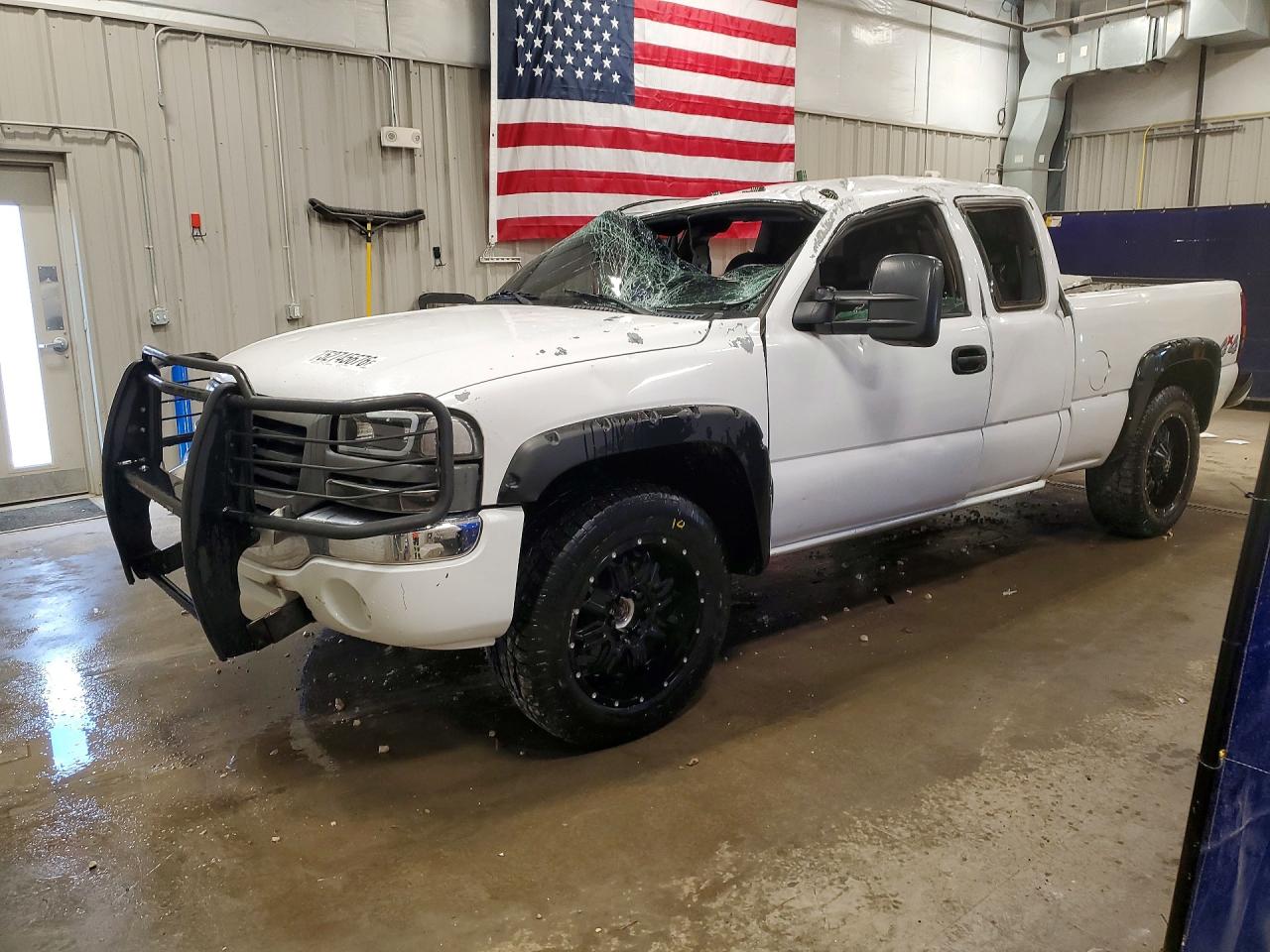 Salvage GMC Sierra Image