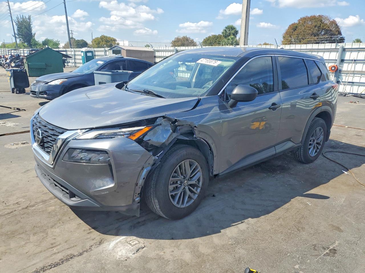 Salvage Nissan Rogue Image