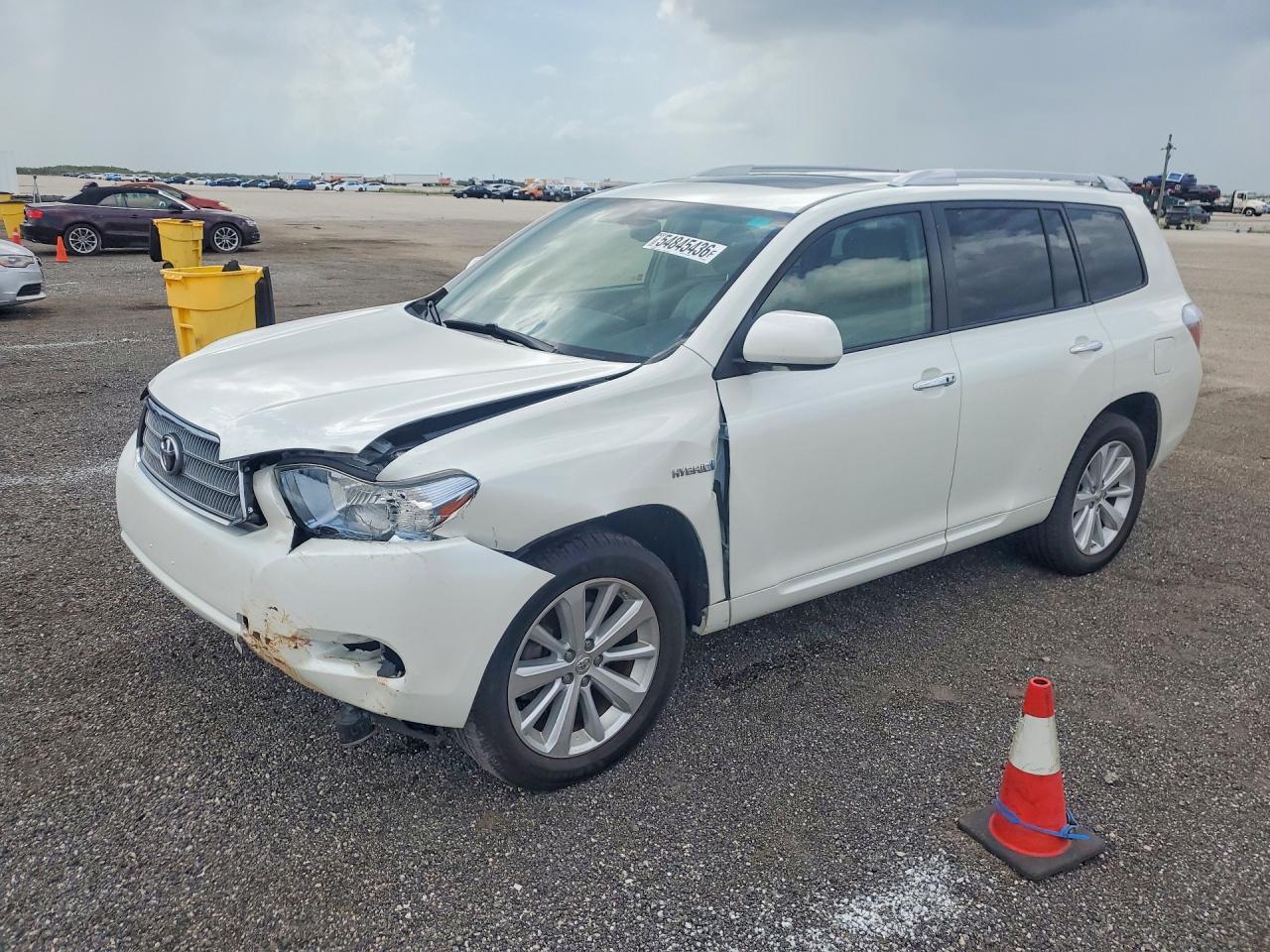 Salvage Toyota Highlander Image