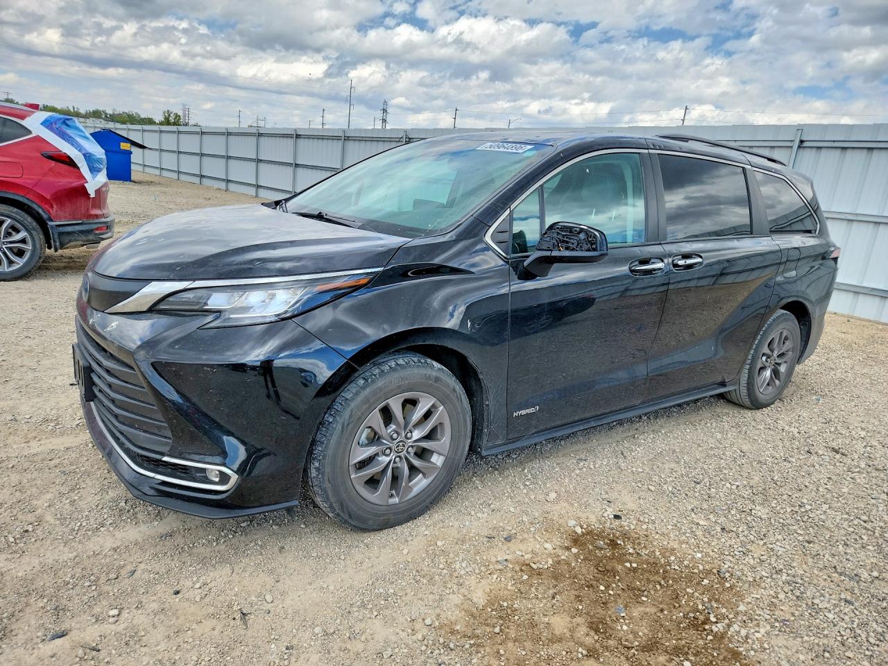 Salvage Toyota Sienna Image