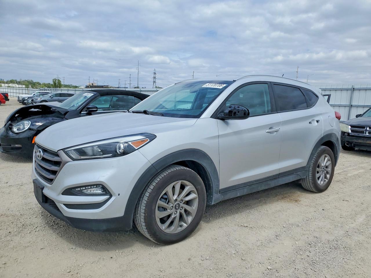 Salvage Hyundai TUCSON Image