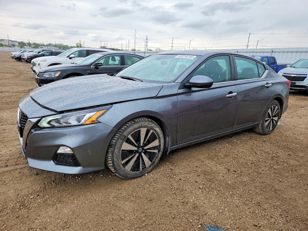 Salvage Nissan Altima Image