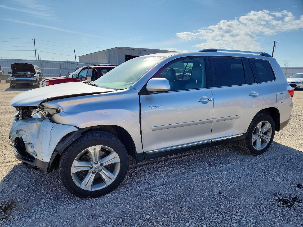 Salvage Toyota Highlander Image