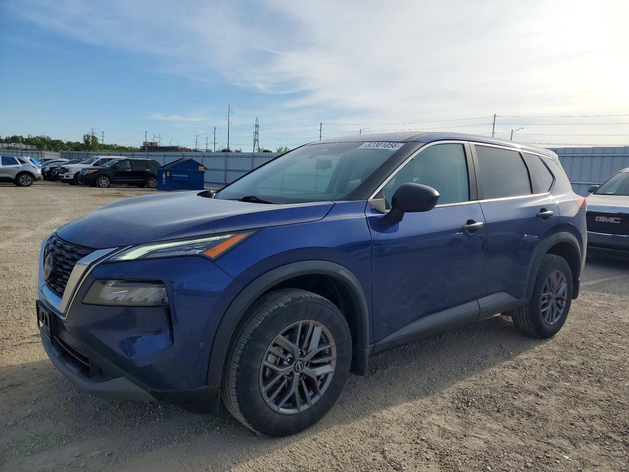 Salvage Nissan Rogue Image