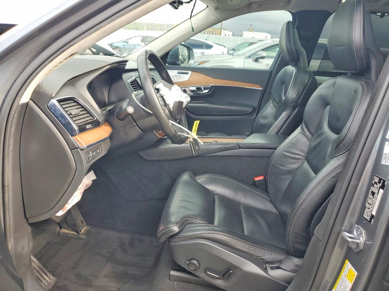 Volvo XC90 T8