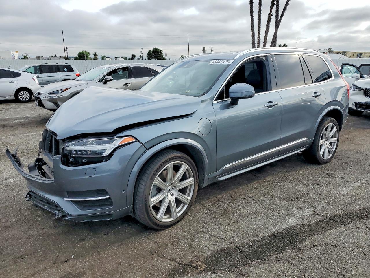 Salvage Volvo XC90 Image