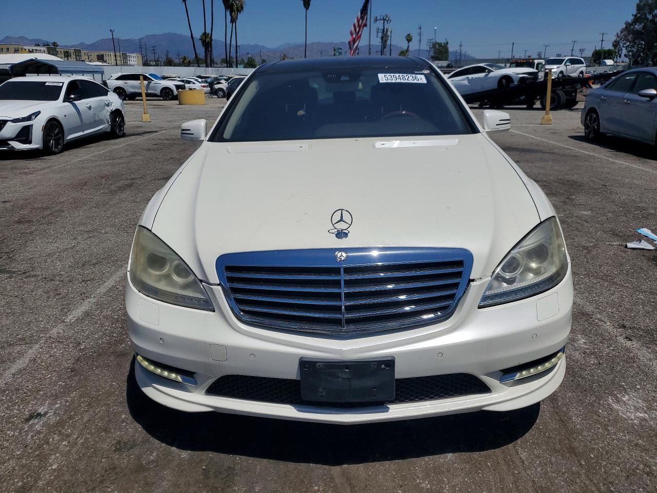 Mercedes-Benz S-Class 550