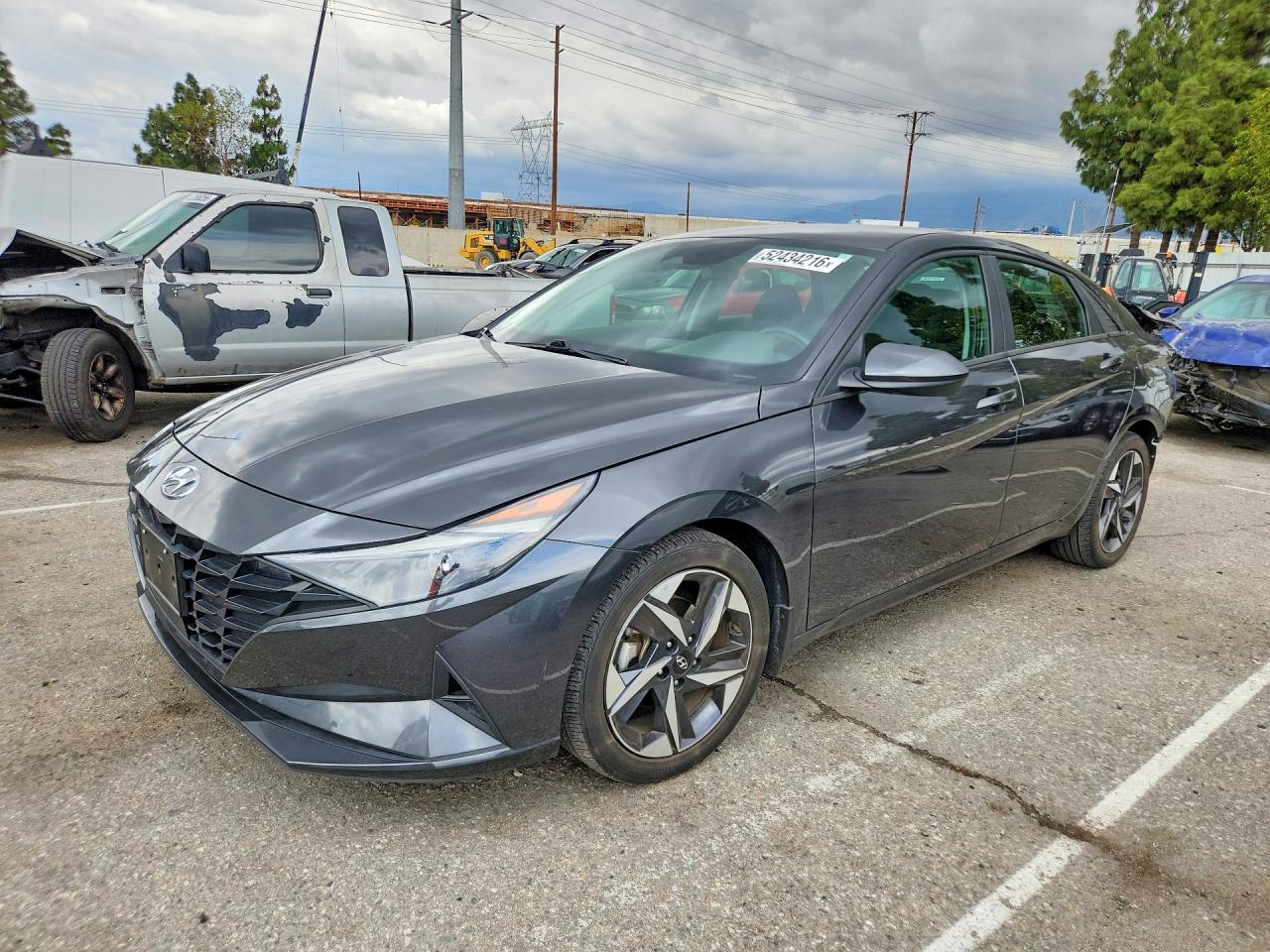 Salvage Hyundai ELANTRA Image