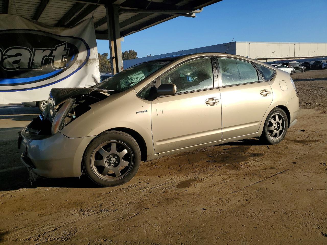 Salvage Toyota Prius Image
