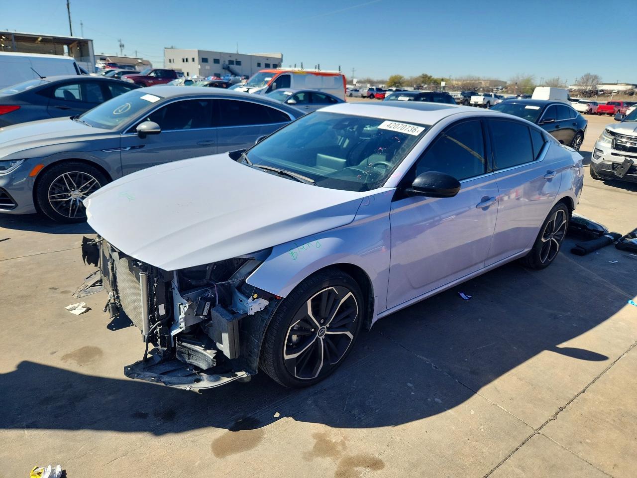 Salvage Nissan Altima Image