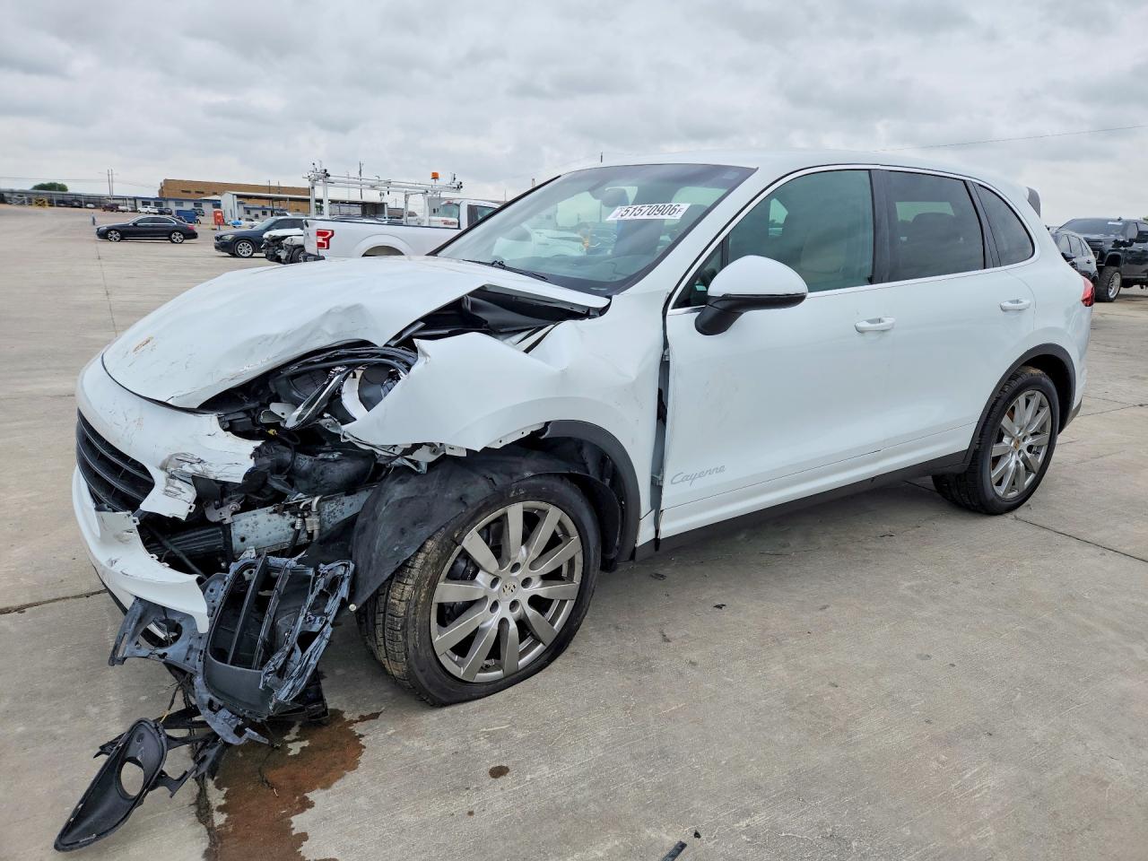 Salvage Porsche Cayenne Image