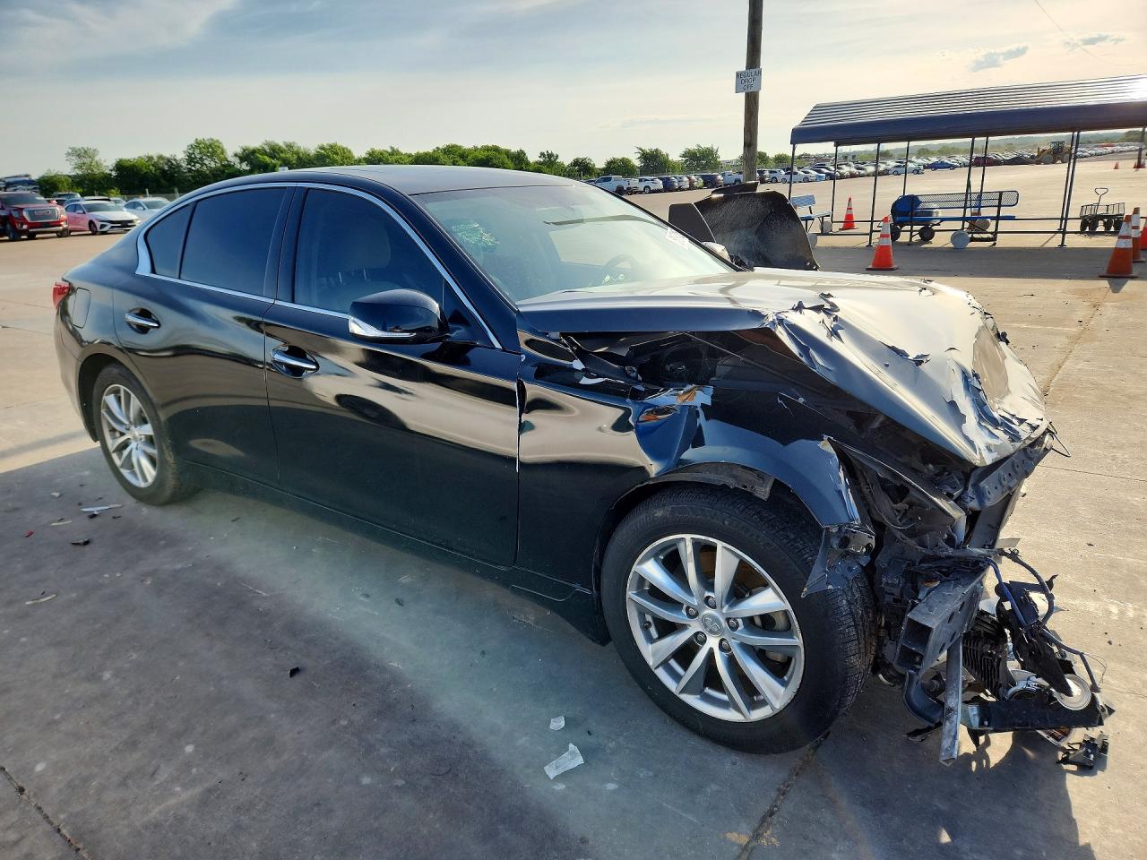INFINITI Q50 Premium