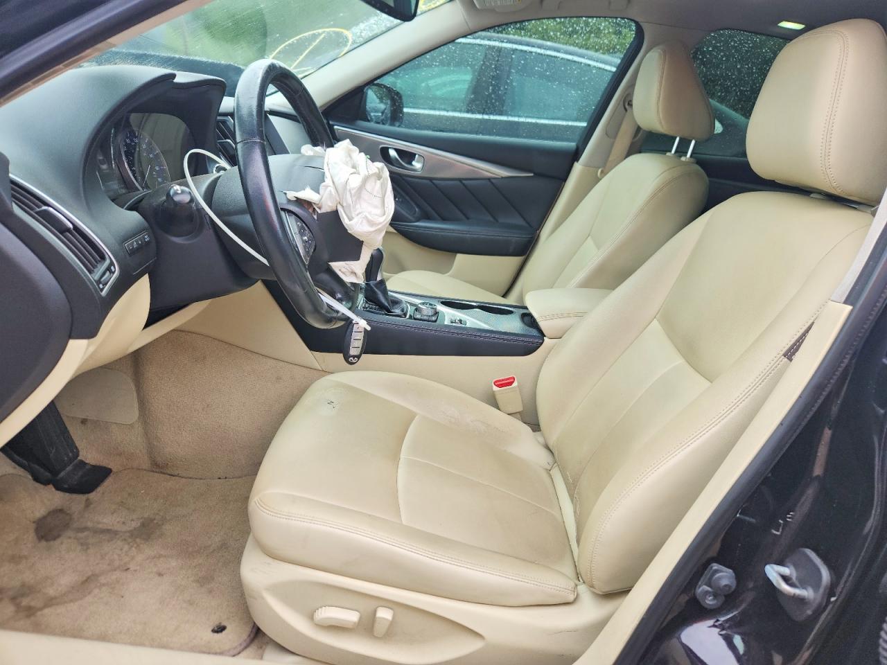 INFINITI Q50 Premium