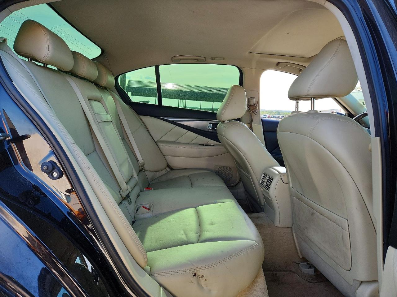 INFINITI Q50 Premium