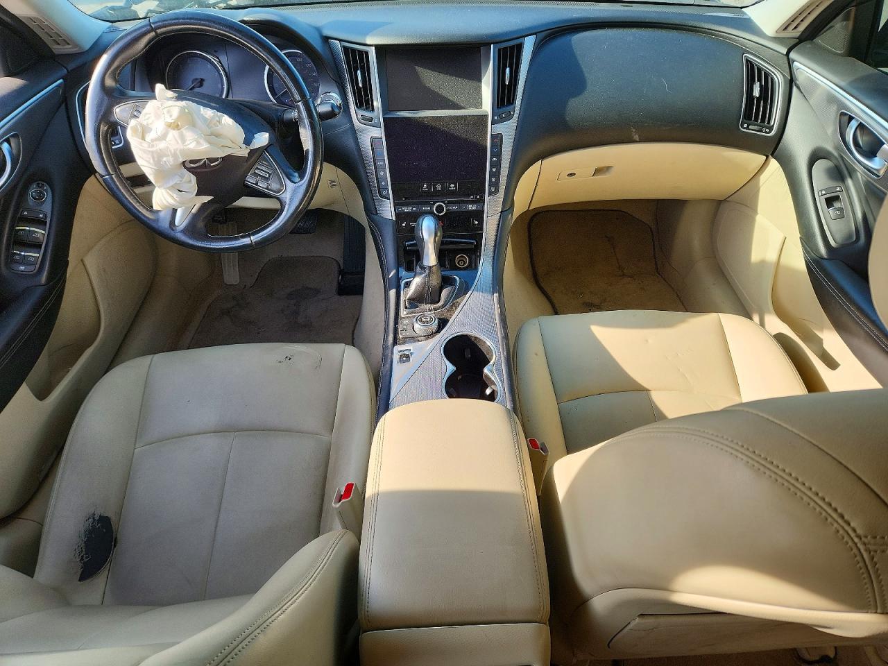INFINITI Q50 Premium