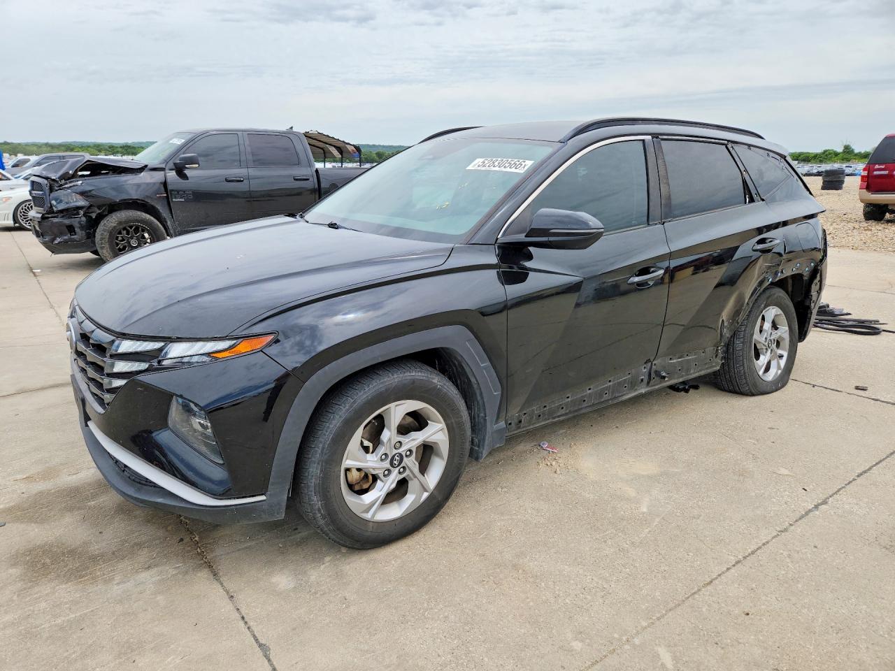 Salvage Hyundai TUCSON Image