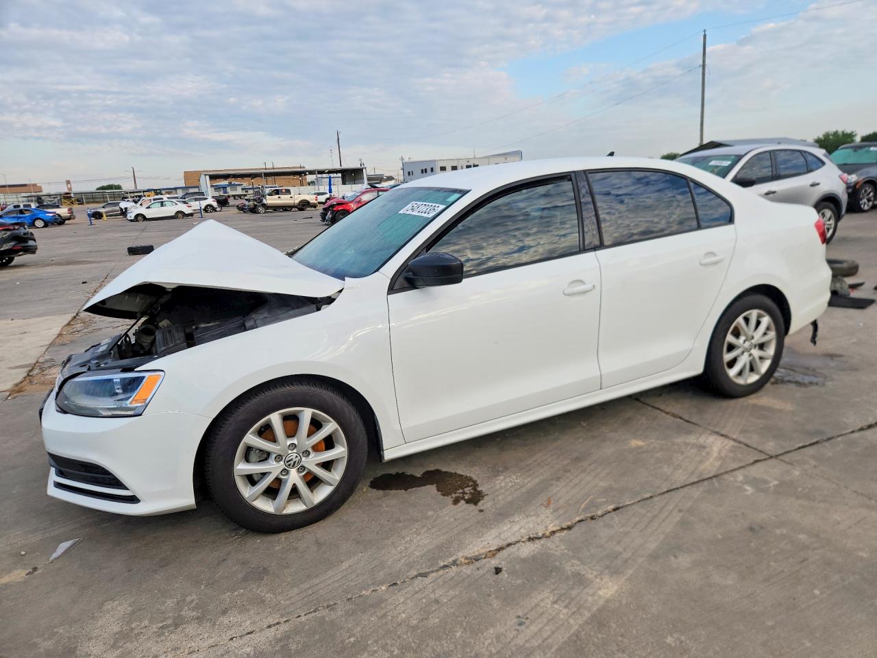 Salvage Volkswagen Jetta Image