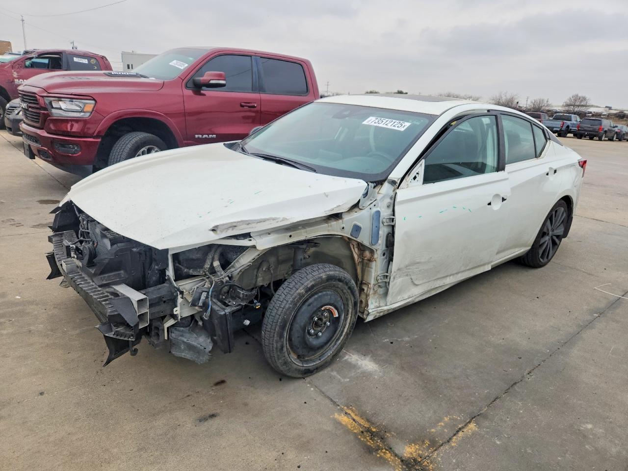 Salvage Nissan Altima Image