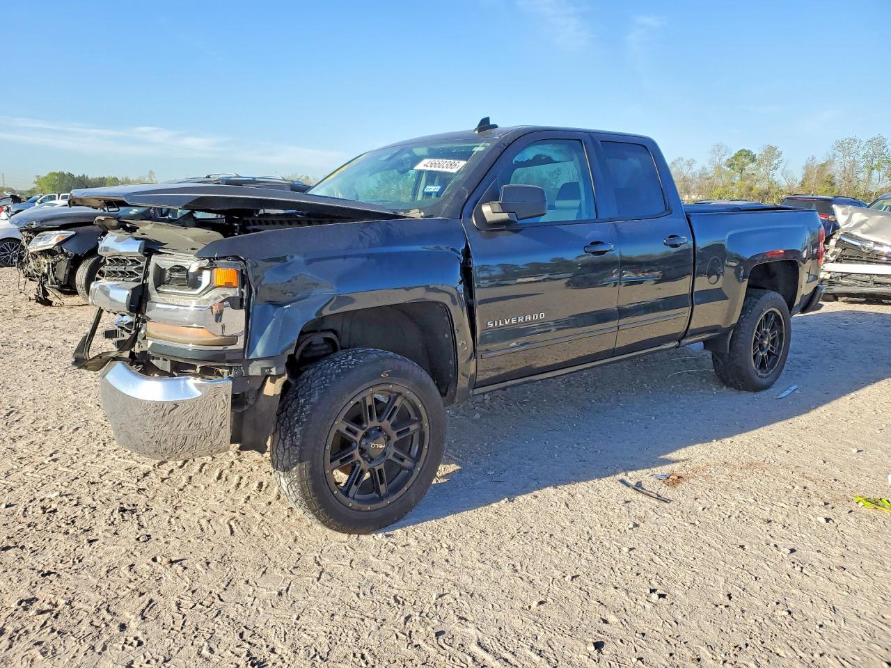Salvage Chevrolet Silverado Image
