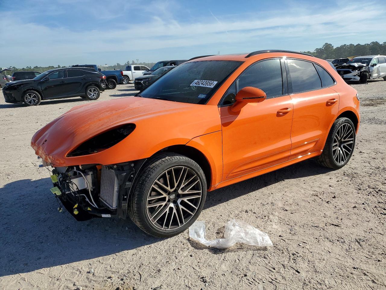 Salvage Porsche Macan Image
