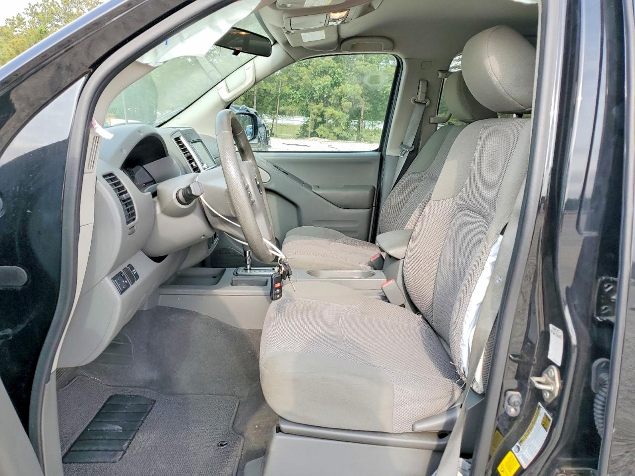 Nissan Frontier Sv
