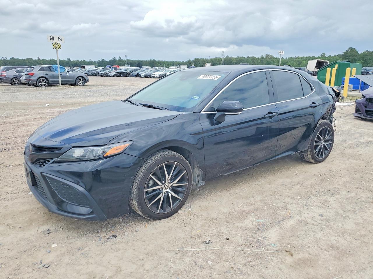 Salvage Toyota Camry Image