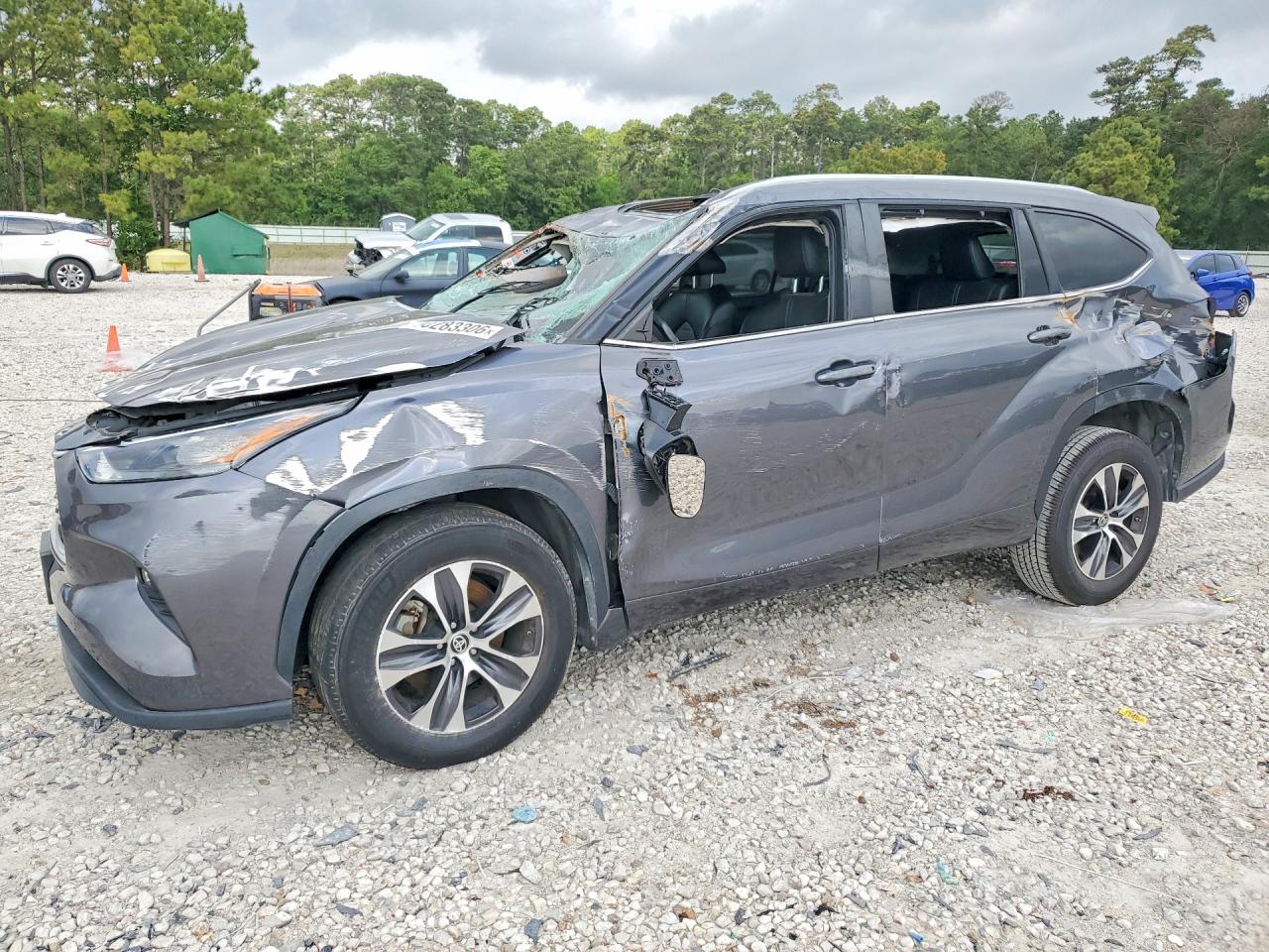 Salvage Toyota Highlander Image