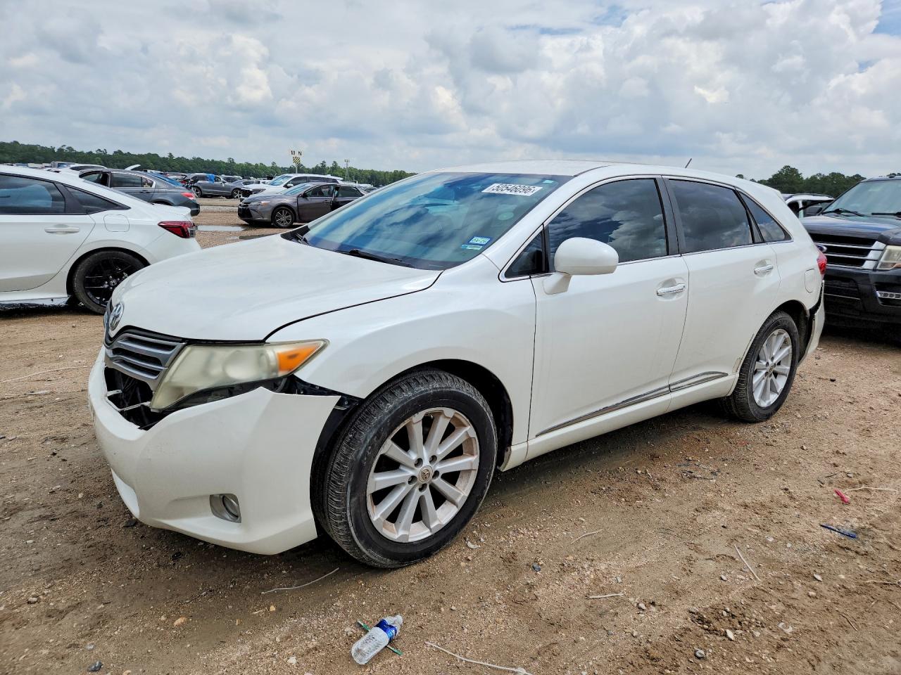Salvage Toyota Venza Image