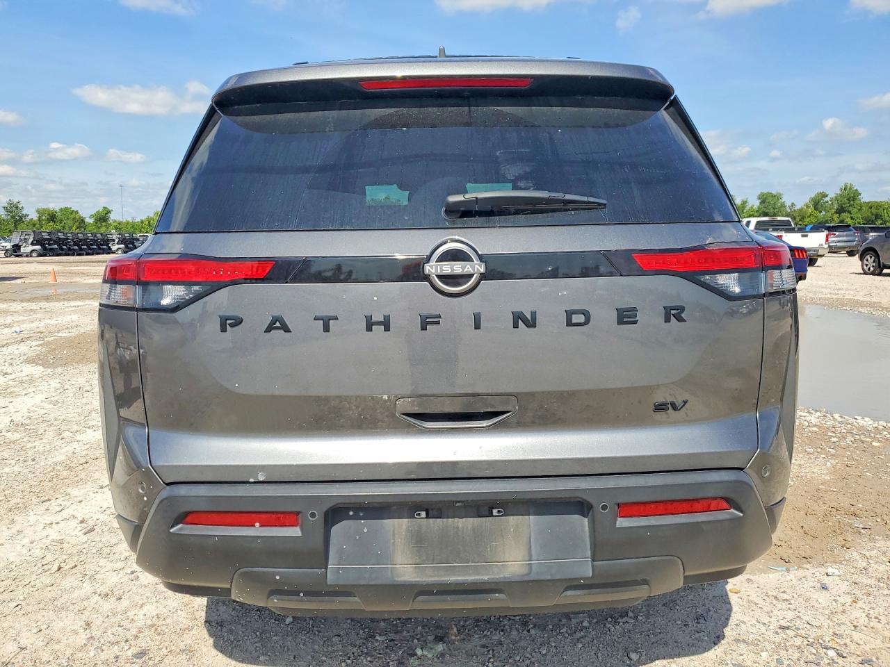 Nissan Pathfinder Sv