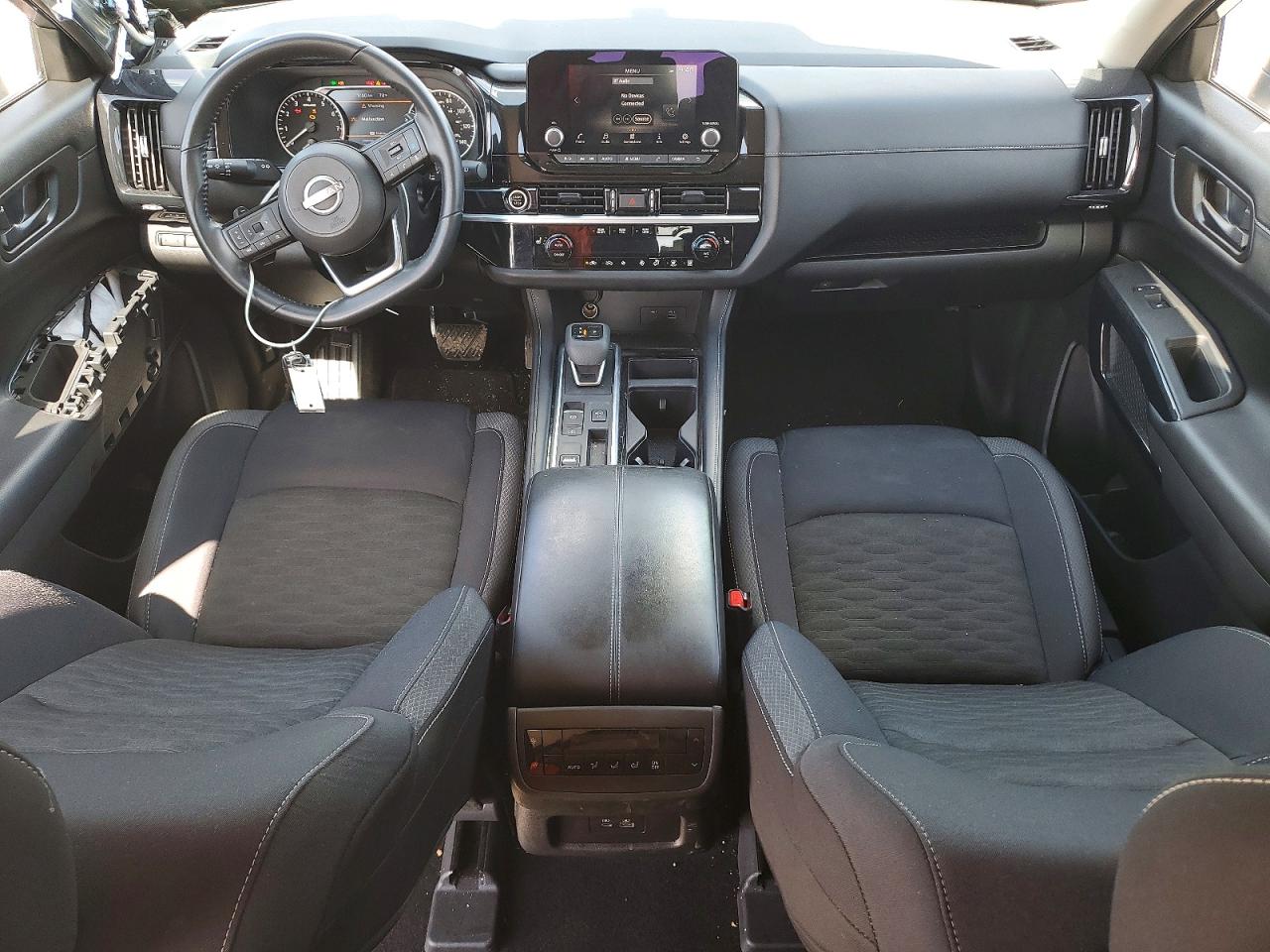 Nissan Pathfinder Sv