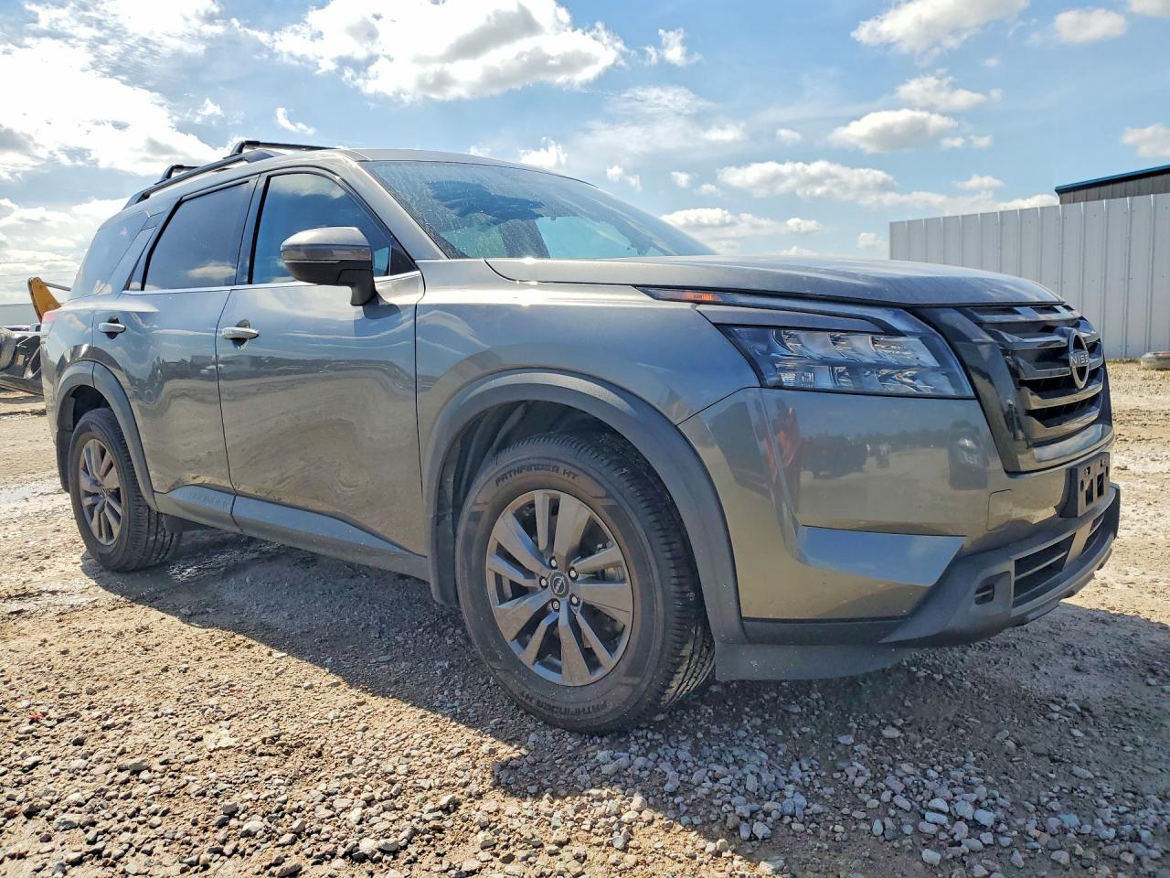 Nissan Pathfinder Sv