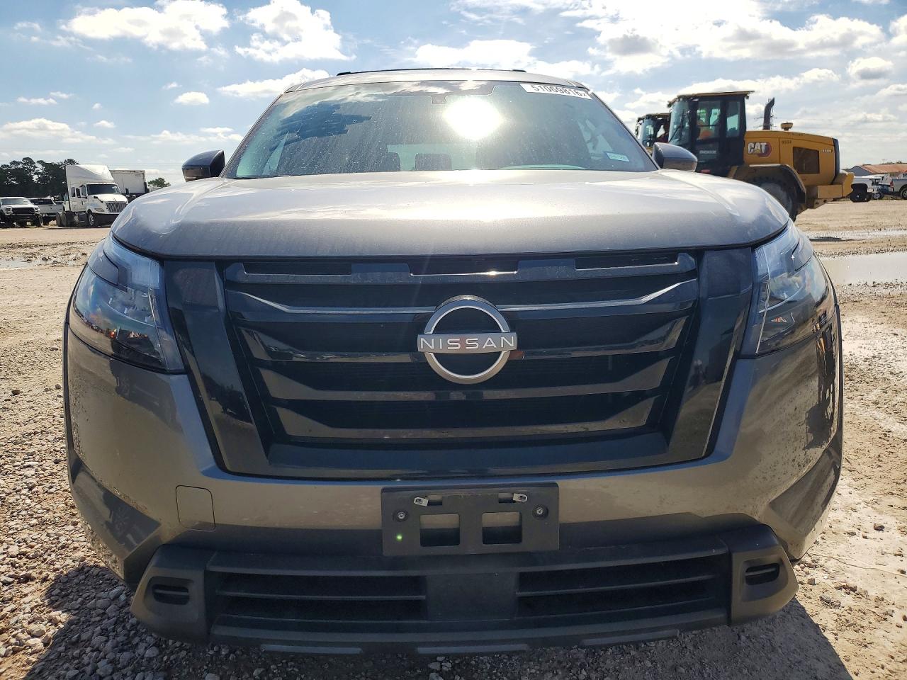 Nissan Pathfinder Sv