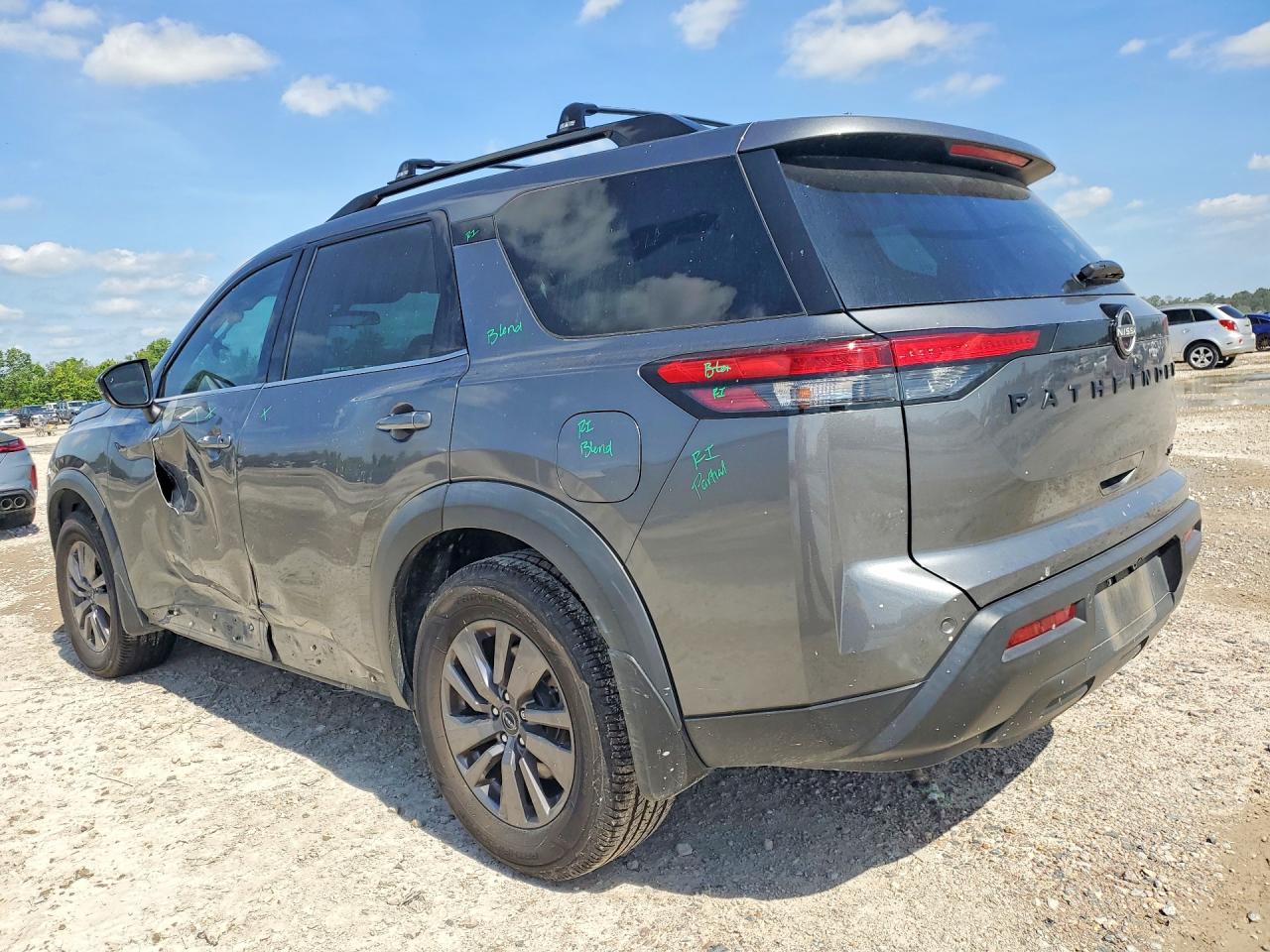 Nissan Pathfinder Sv