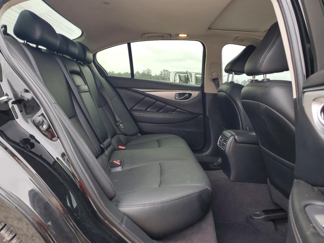 INFINITI Q50 Luxe