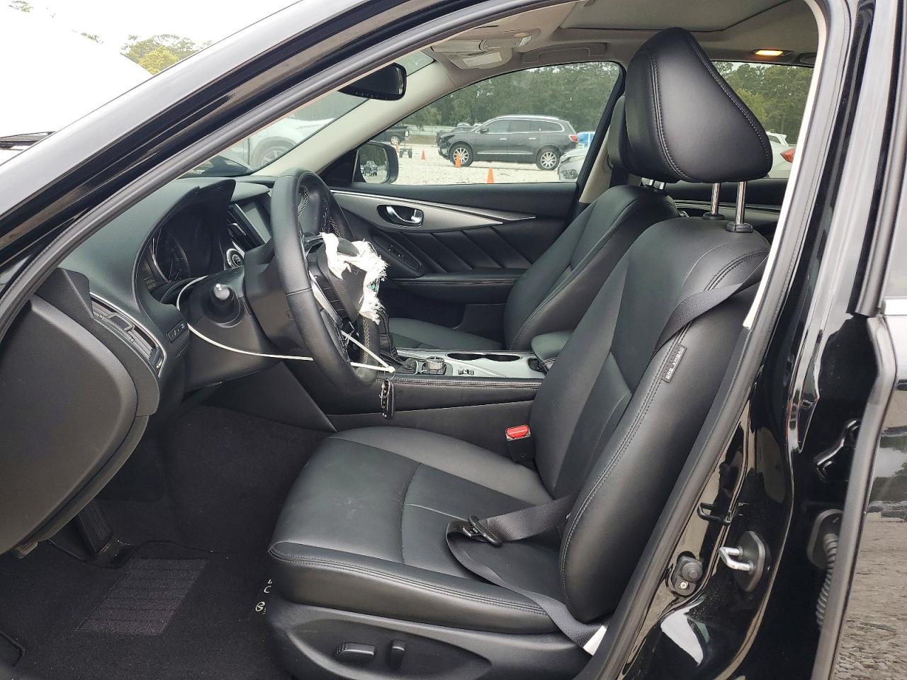 INFINITI Q50 Luxe