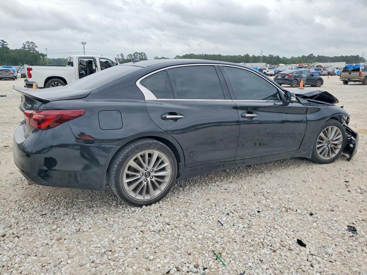 INFINITI Q50 Luxe