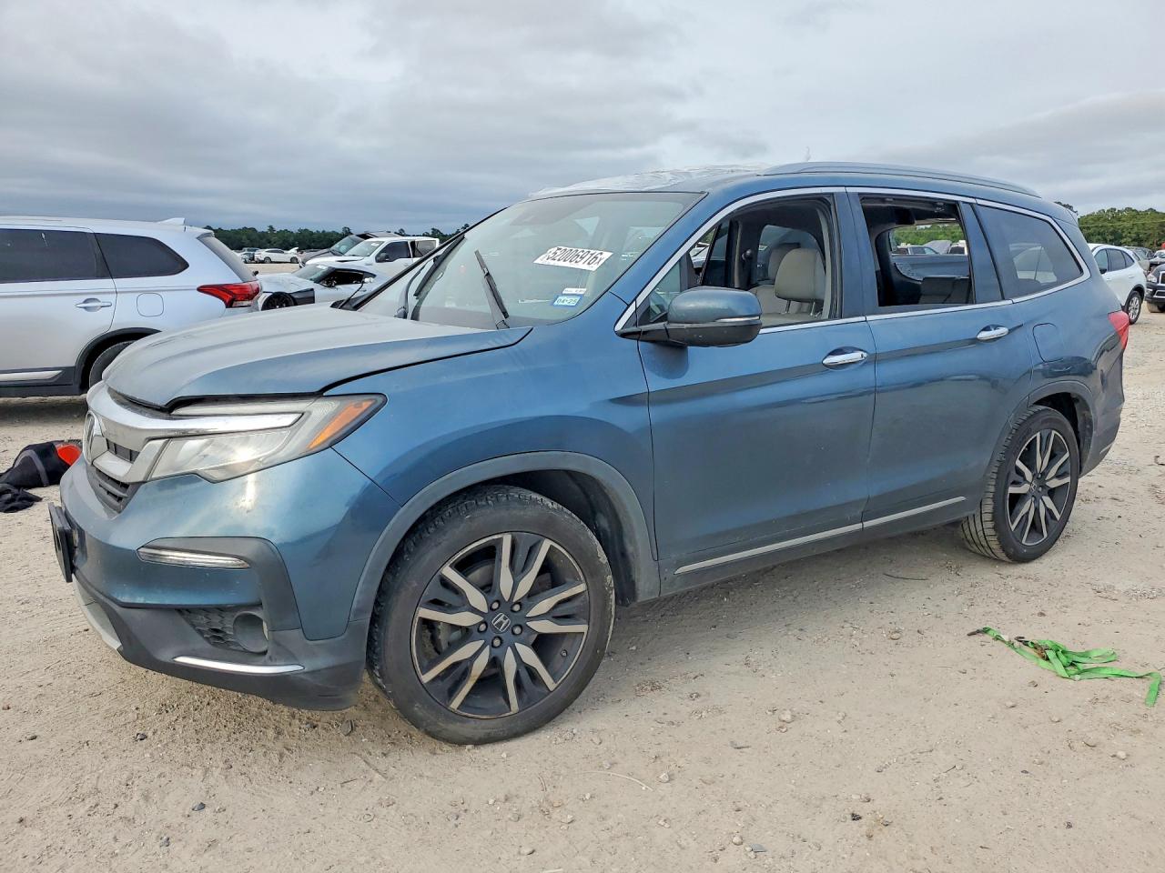 Salvage Honda Pilot Image
