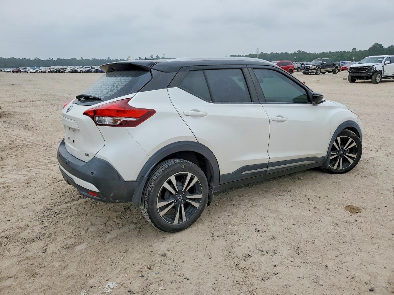 Nissan Kicks Sr