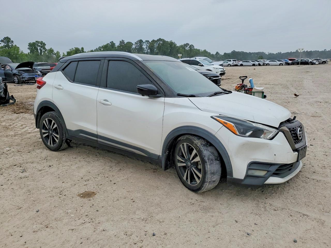 Nissan Kicks Sr